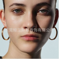 Retro and old vintage simple design earrings HOOP square line circle circle gold European and American titanium steel earrings
